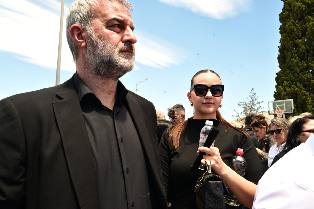 Ο Τραϊανός Δέλλας αποχαιρετά τη Γωγώ Μαστροκώστα: «Αν ήξερα τι με περίμενε, πάλι σε σένα θα ‘ρχόμουνα»