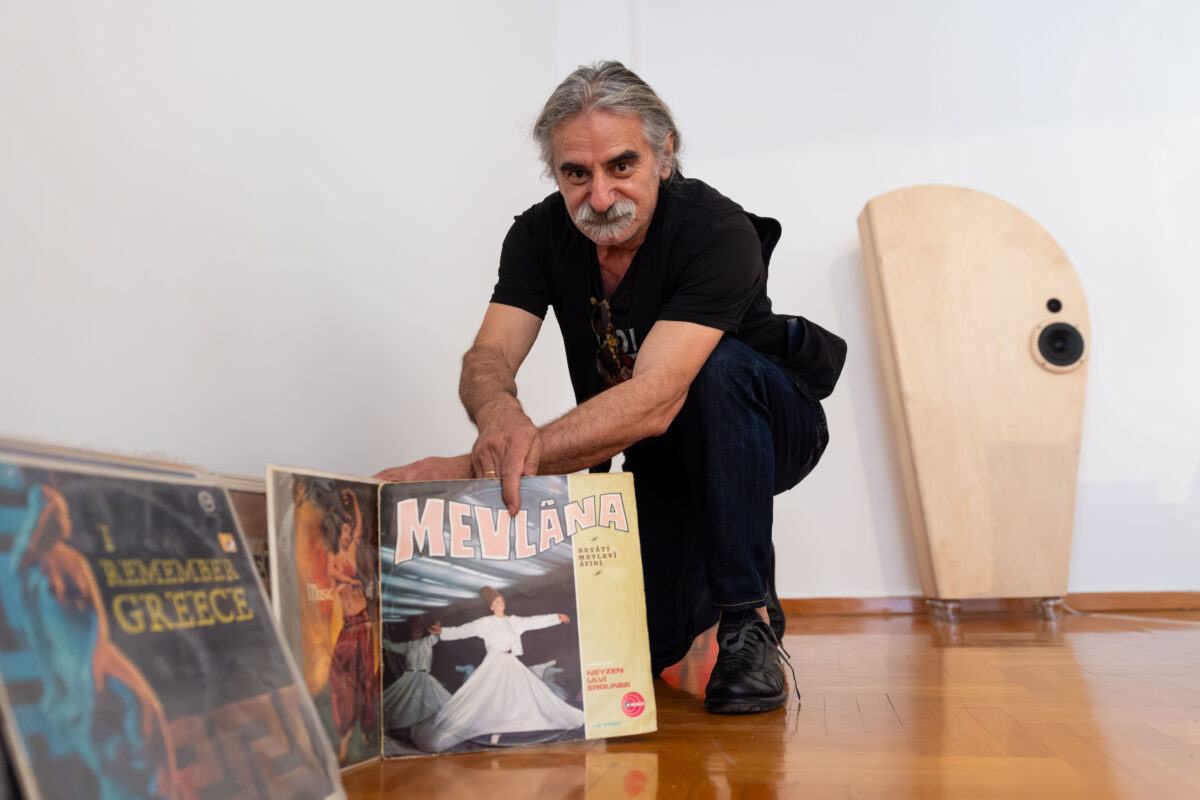 Η Πόλη Unplugged: Δίσκοι, αετοί και καπνά στο Κολωνάκι