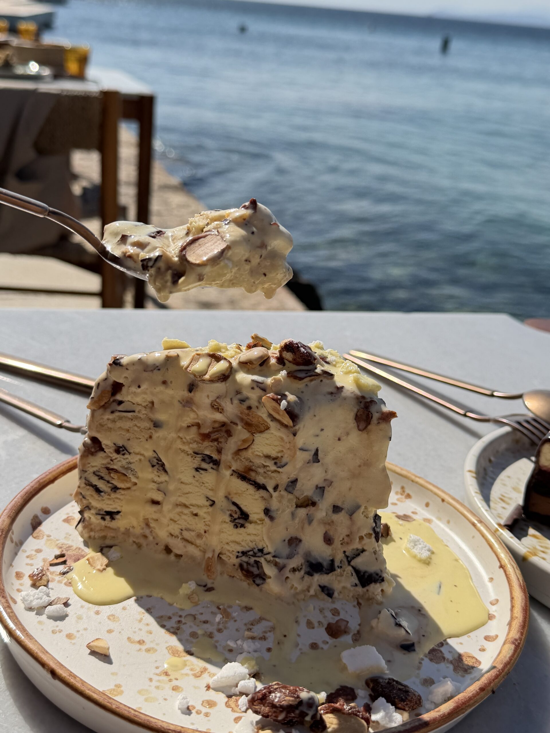 αρμενοβιλ taverna 37
