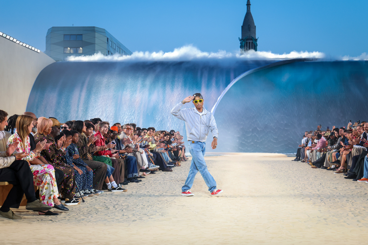O Pharell έκανε το surfing high fashion στο Spring / Summer2027 της Louis Vuitton