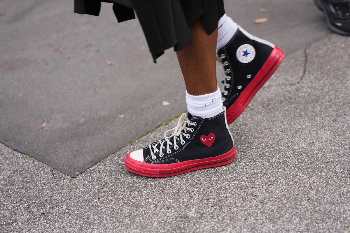 Πάνινα sneakers: Τα 7 πιο δημοφιλή σχέδια της σεζόν