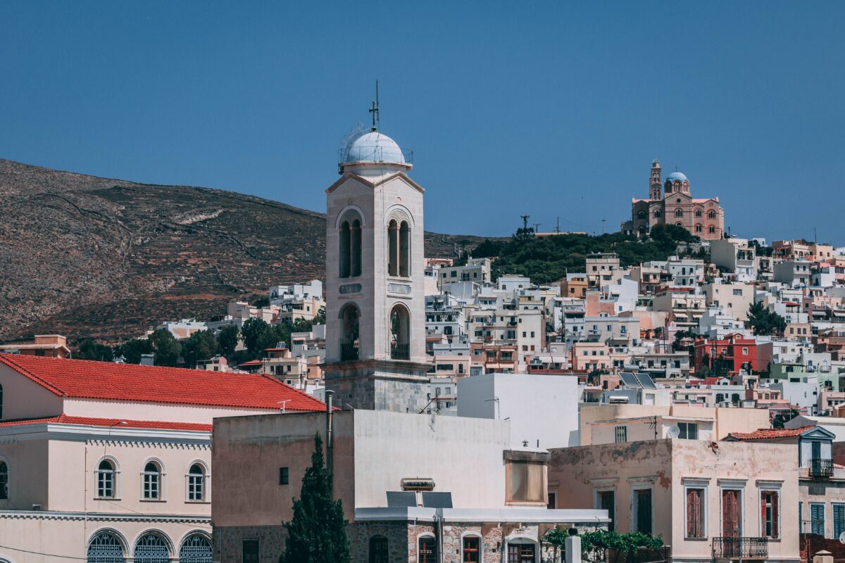 Για ποιον δεν χτυπάει πια η καμπάνα;