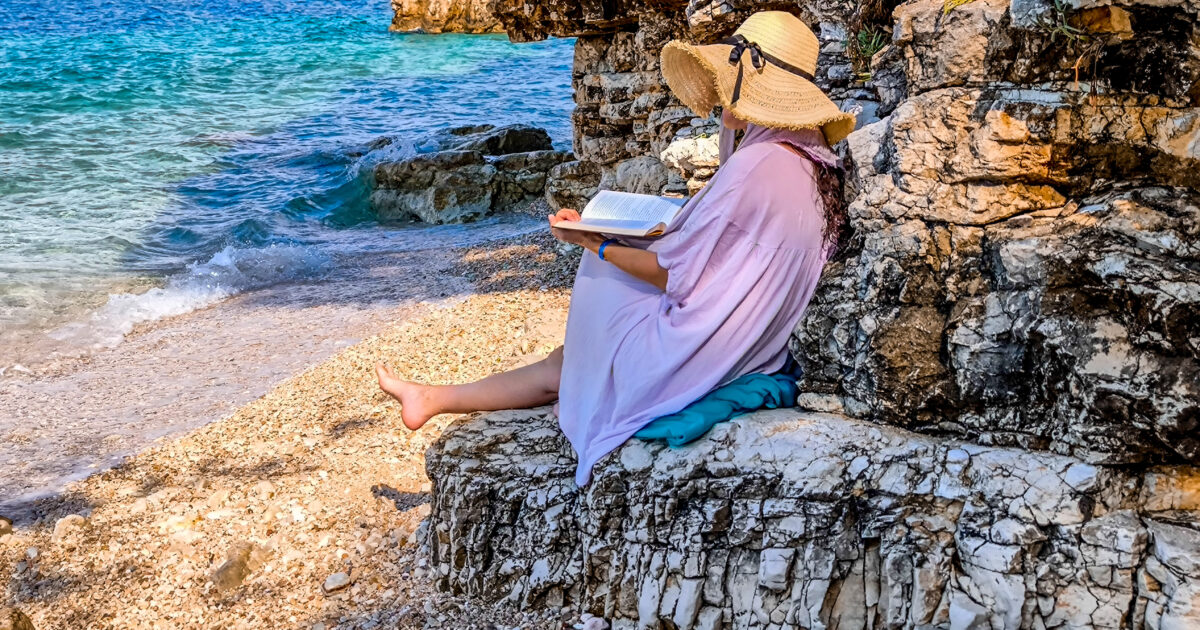 Γιατί το καλοκαίρι παίρνουμε αποφάσεις που δυσκολευόμαστε να τηρήσουμε;