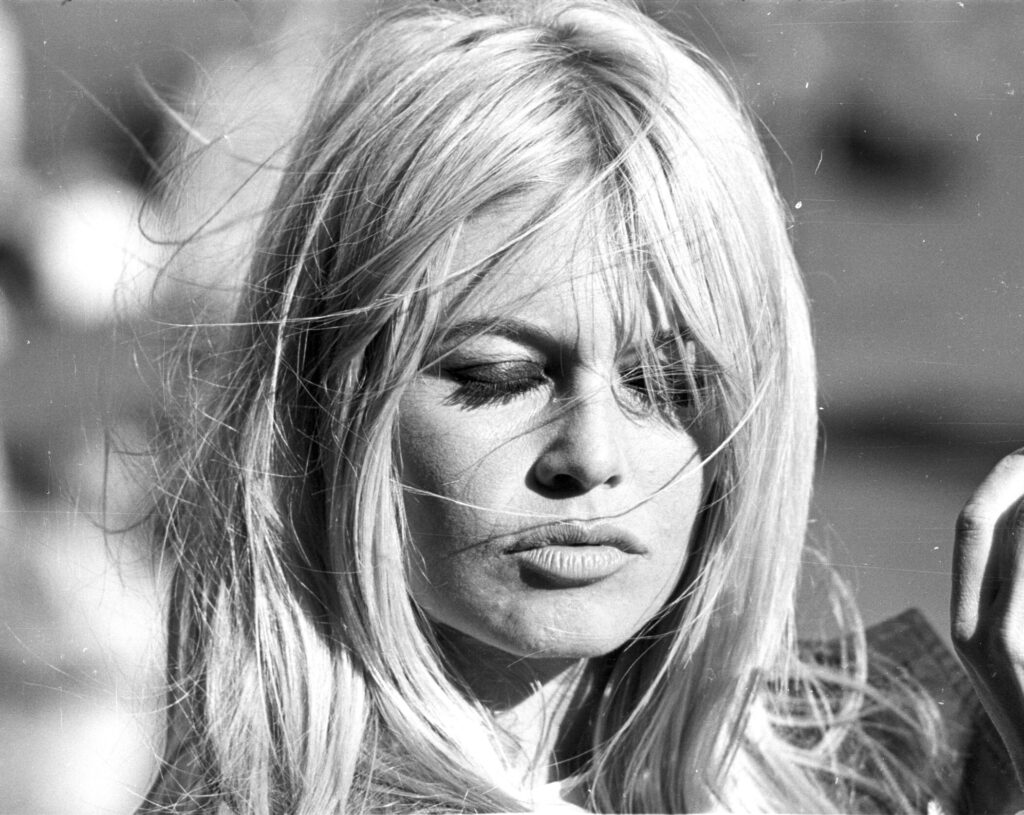 «Kinda chic»: Όταν τα πάντα είναι chic, τίποτα δεν είναι πια chic