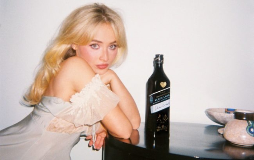 Johnnie Walker και Σαμπρίνα Κάρπεντερ υπογράφουν ένα ουίσκι-«καλύτερο φίλο του άντρα»