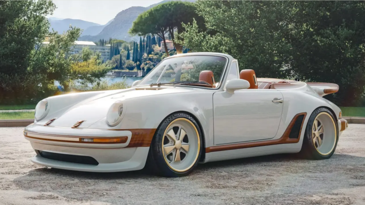 Louis Vuitton και Singer συνεργάστηκαν για να παραδώσουν δύο Porsche 911, one of a kind!